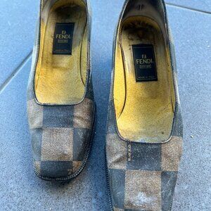 Vintage FENDI check design logo pump size 5.5
